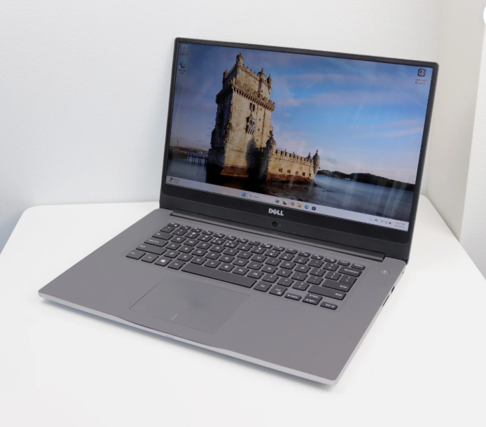 Dell Inspiron 15-7572 15.6" Laptop – Intel Core i7-8550U 1.8GHz / 8GB RAM / 128GB SSD + 1TB HDD / Win 11 Home Silver – Excellent Grade minor scratch (Refurbished)